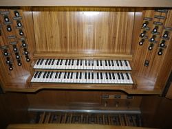 Berlin-Friedrichshain, St. Antonius, Spieltisch.JPG