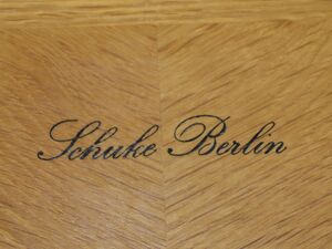 Berlin-Frohnau, Johanneskirche, Firmenschild.JPG