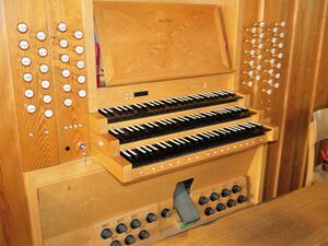 Berlin-Frohnau, Johanneskirche, Spieltisch.JPG