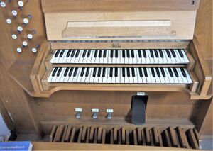 Berlin-Kreuzberg, Christuskirche, Spieltischneu.JPG