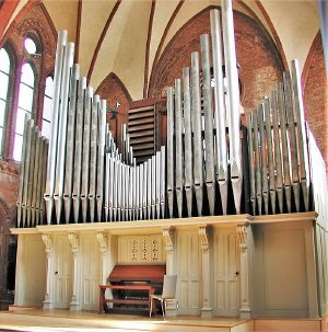 Berlin-Kreuzberg, Heilig-Kreuz-Kircheneu.JPG