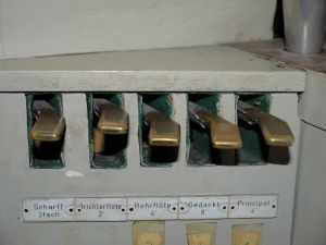 Berlin-Kreuzberg, St.Lukaskirche (Hauptorgel), Register.JPG