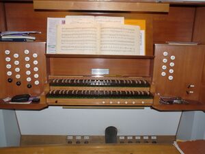 Berlin-Kreuzberg, St.Thomas, Spieltisch.JPG