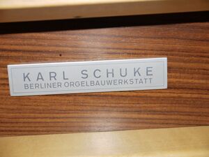 Berlin-Lichterfelde, Pauluskirche, Firmenschild.JPG