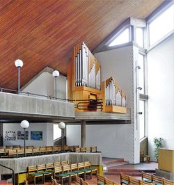 Berlin-Märkisches Viertel, Kirche am Seggeluchbecken (2).JPG