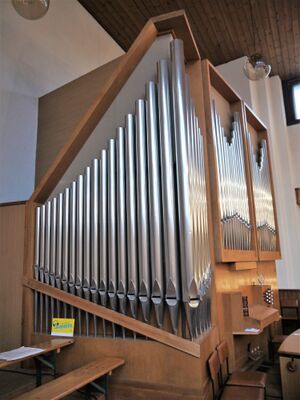 Berlin-Marzahn, Verklärung des Herrn, Pfeifen.JPG