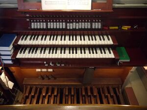 Berlin-Mitte, Erlöserkirche, Spieltisch.JPG