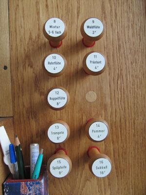 Berlin-Neukölln, Betsaal der Brüdergemeine, Register.JPG