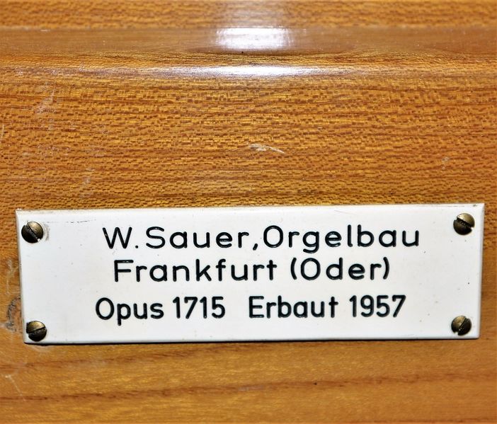 Datei:Berlin-Niederschöneweide, Friedenskirche, Firmenschildneu.JPG