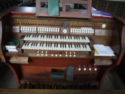 Berlin-Oberschöneweide, Christuskirche, Spieltisch.JPG