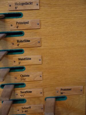 Berlin-Oberschöneweide, Christuskirche (Kleinorgel), Register.JPG