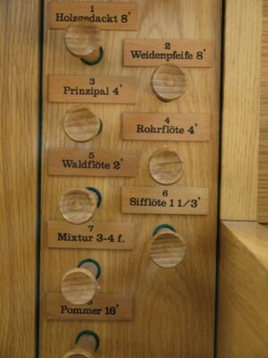 Berlin-Oberschöneweide, St. Antonius (Kleinorgel), Register.JPG