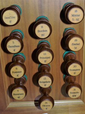 Berlin-Pankow, Hoffnungskirche (Hauptorgel), Register.JPG