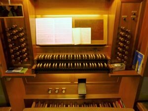 Berlin-Pankow, Hoffnungskirche (Hauptorgel), Spieltisch.JPG