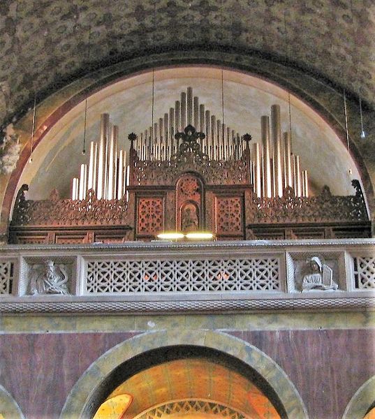 Datei:Berlin-Prenzlauer Berg, Herz Jesu.jpg