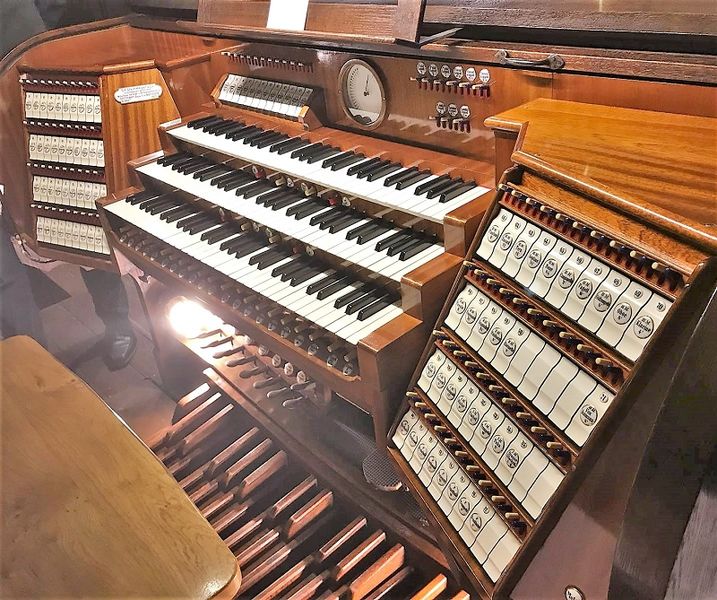 Datei:Berlin-Prenzlauer Berg, Ss. Corpus Christi (4).jpg