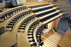 Berlin-Schöneberg, St. Matthias, Spieltisch.JPG