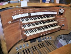 Berlin-Spandau, Maria Hilfe der Christen, Spieltisch.JPG