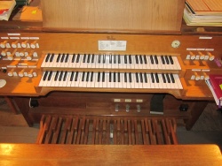 Berlin-Spandau, Wichernkirche, Spieltisch.JPG