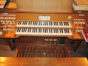 Berlin-Spandau, Wichernkirche, Spieltisch.JPG