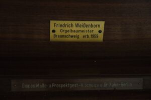 Berlin-Staaken, Gartenstadt-Kirche, Firmenschild.JPG