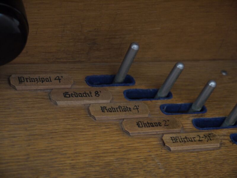 Datei:Berlin-Tegel, Erlöserkirche, Register.JPG