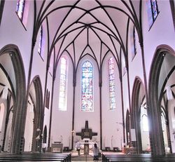 Berlin-Tegel, Herz Jesu, Innenraumneu.JPG