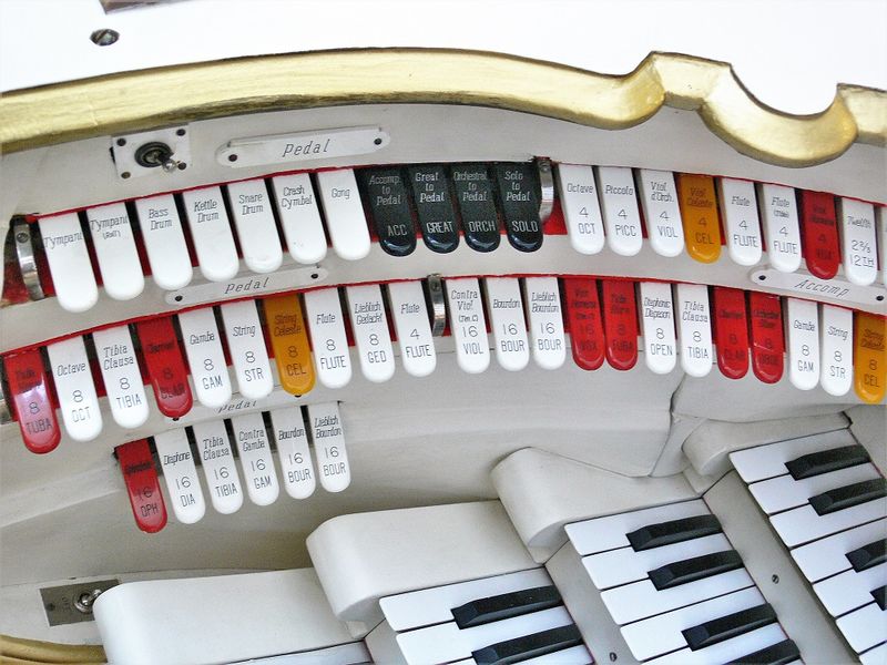 Datei:Berlin-Tiergarten, (Wurlitzer-Orgel) (5).jpg