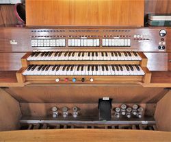 Berlin-Tiergarten, St.Matthäus-Kirche, Spieltischneu.JPG