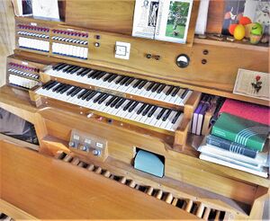 Berlin-Waidmannslust, Königin-Luise-Kirche, Spieltischneu.JPG