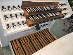 Berlin-Wannsee, Baptisten-Kirche, Spieltisch.JPG