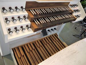 Berlin-Wannsee, Baptisten-Kirche, Spieltisch.JPG