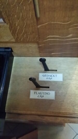 Berlin Dom Taufkirche Register links.jpg