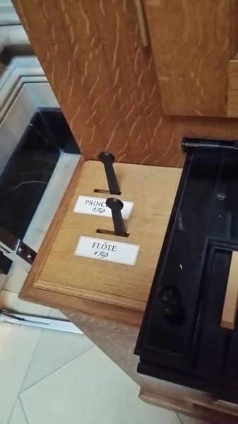 Datei:Berlin Dom Taufkirche Register rechts.jpg