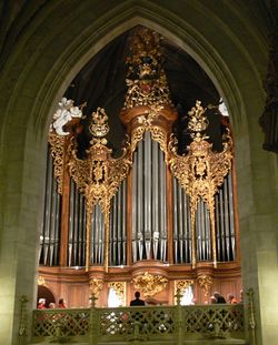 Bern Münster Orgel.jpg