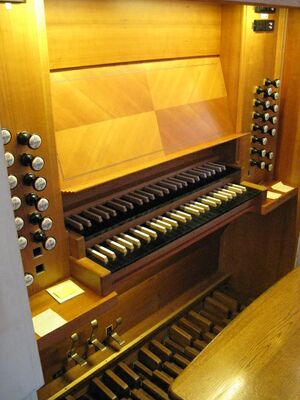 Bernsdorf (Erzgebirge) Ev.-Luth.Kirche, Spieltisch.JPG