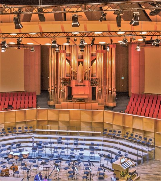 Datei:Bochum, Ruhruniversität (Auditorium maximum).jpg