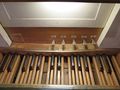 Brixen, Dom, Detailansicht Spieltisch Hauptorgel.JPG