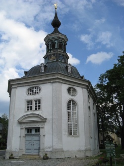 Carlsfeld (Erzgebirge), St.Trinitatiskirche, Ansicht.JPG