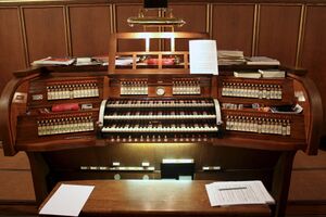 Döbeln, St. Nicolai, Spieltisch.jpg