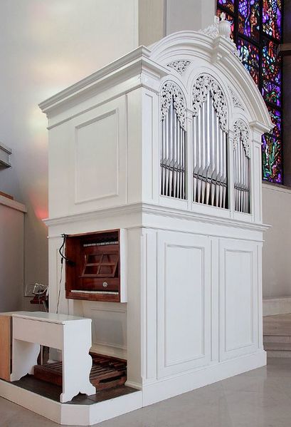 Datei:Dübendorf Gorsic Orgel Prospekt.JPG