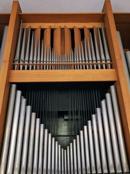 Datei:Düsseldorf-Bilk, Universitätskliniken (UKD), Heilig-Geist-Kapelle (3).jpg