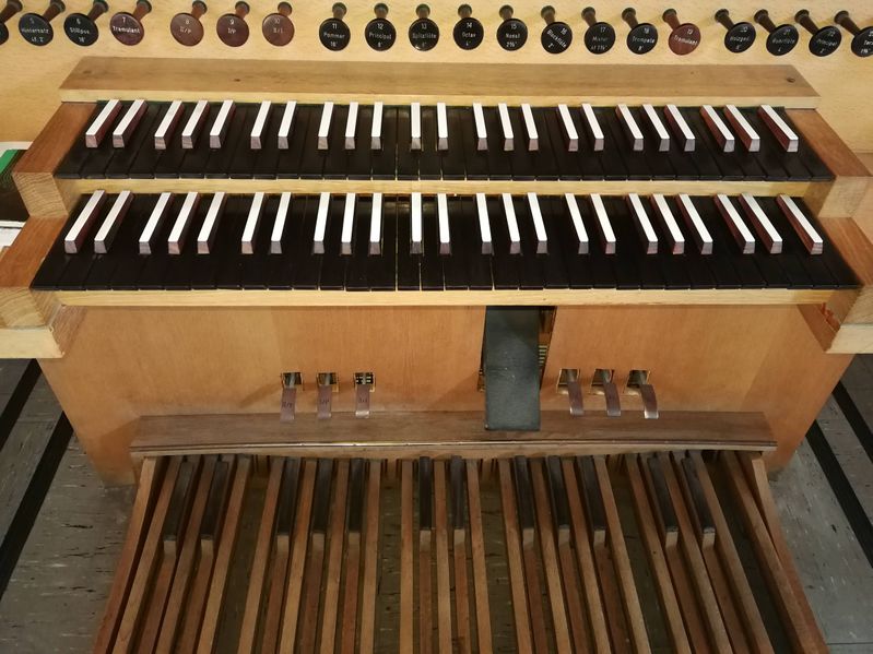 Datei:Düsseldorf-Bilk, Universitätskliniken (UKD), Heilig-Geist-Kapelle (4).jpg