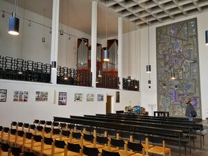 Düsseldorf-Urdenbach, Heilig-Geist-Kirche (1).jpg