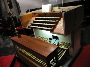 Düsseldorf Altstadt StLambertus Generalspieltisch 3.JPG