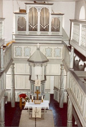 Dillenburg-Niederscheld, evangelische Dorfkirche, Orgel.jpg
