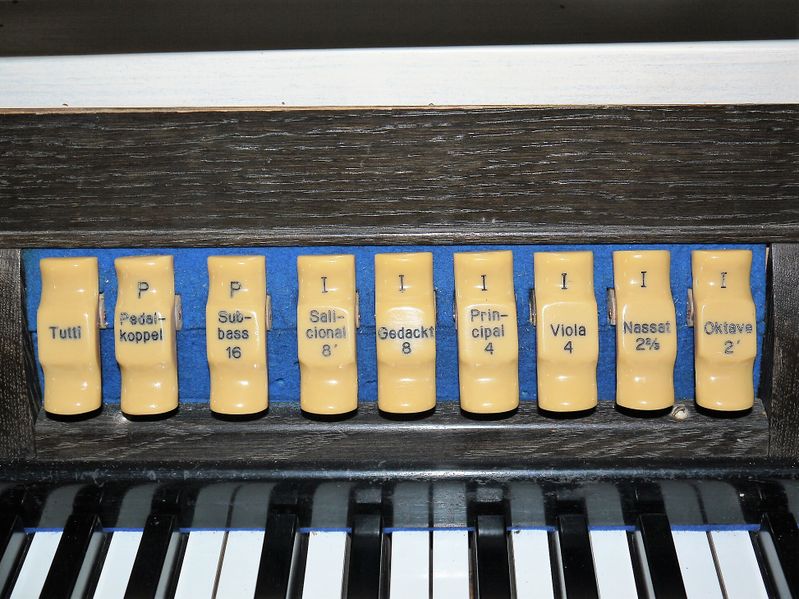 Datei:Drahnsdorf, Dorfkirche, Register.JPG