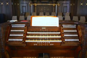 Dresden, Christuskirche, Spieltisch.jpg
