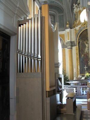 Dresden, Hofkirche, Chororgel.JPG