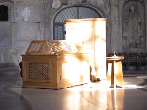 Dresden, Kreuzkirche, Liegende Orgel.JPG